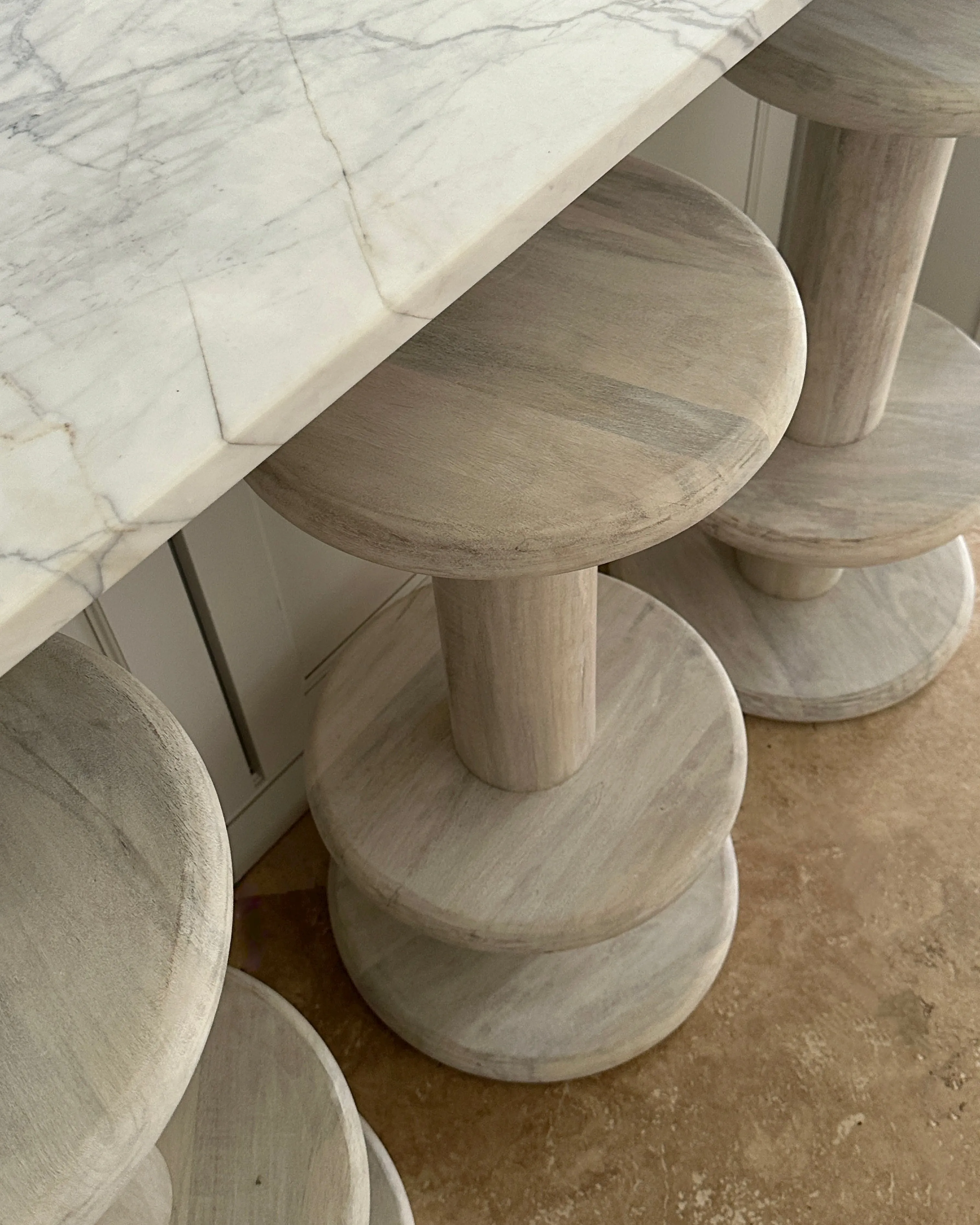 BLONDE ANGULAR BARSTOOL