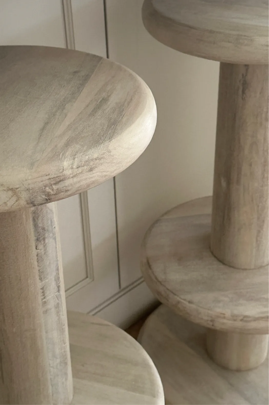 BLONDE ANGULAR BARSTOOL
