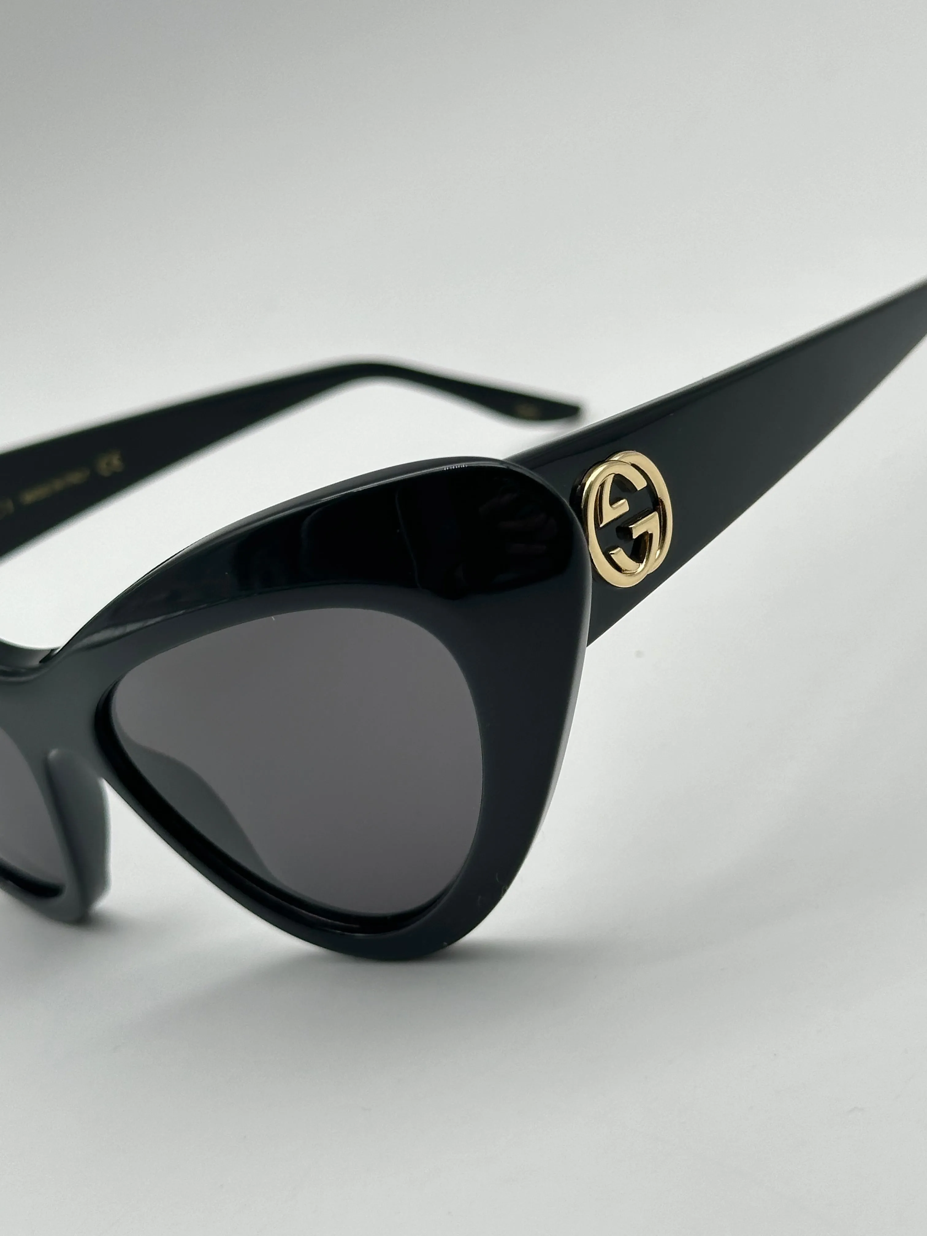 Curved Cat Eye Sunglasses