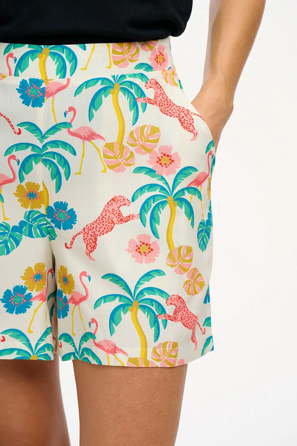 Enola Shorts - Off-White/Multi. Summer Jungle