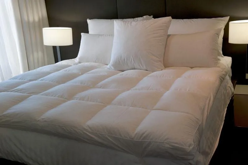 King Size Mattress Topper 95% White Premium Polish Mother Goose down Extra Thick Its Like 2 Toppers In 1