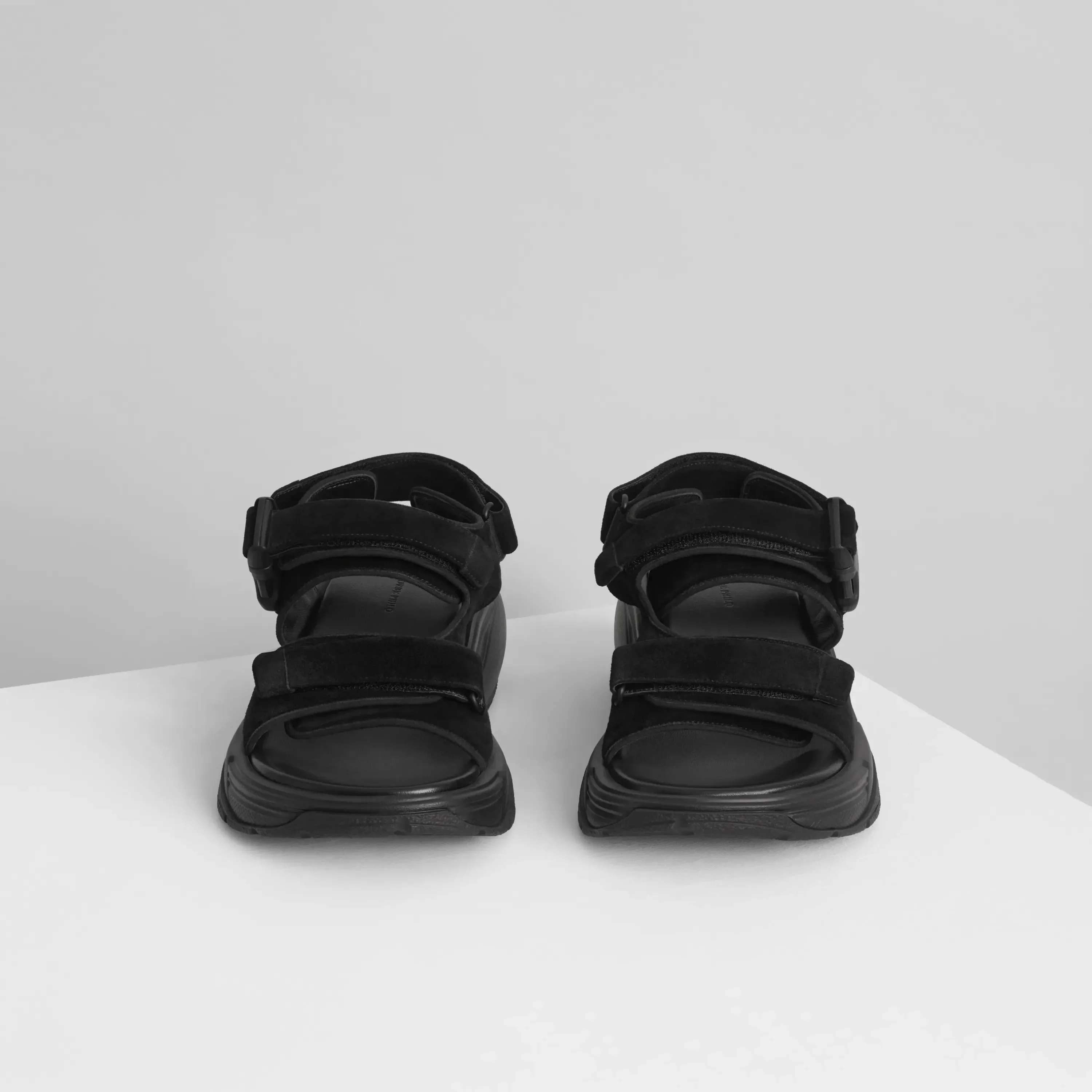 PACE RUNNER | black suede