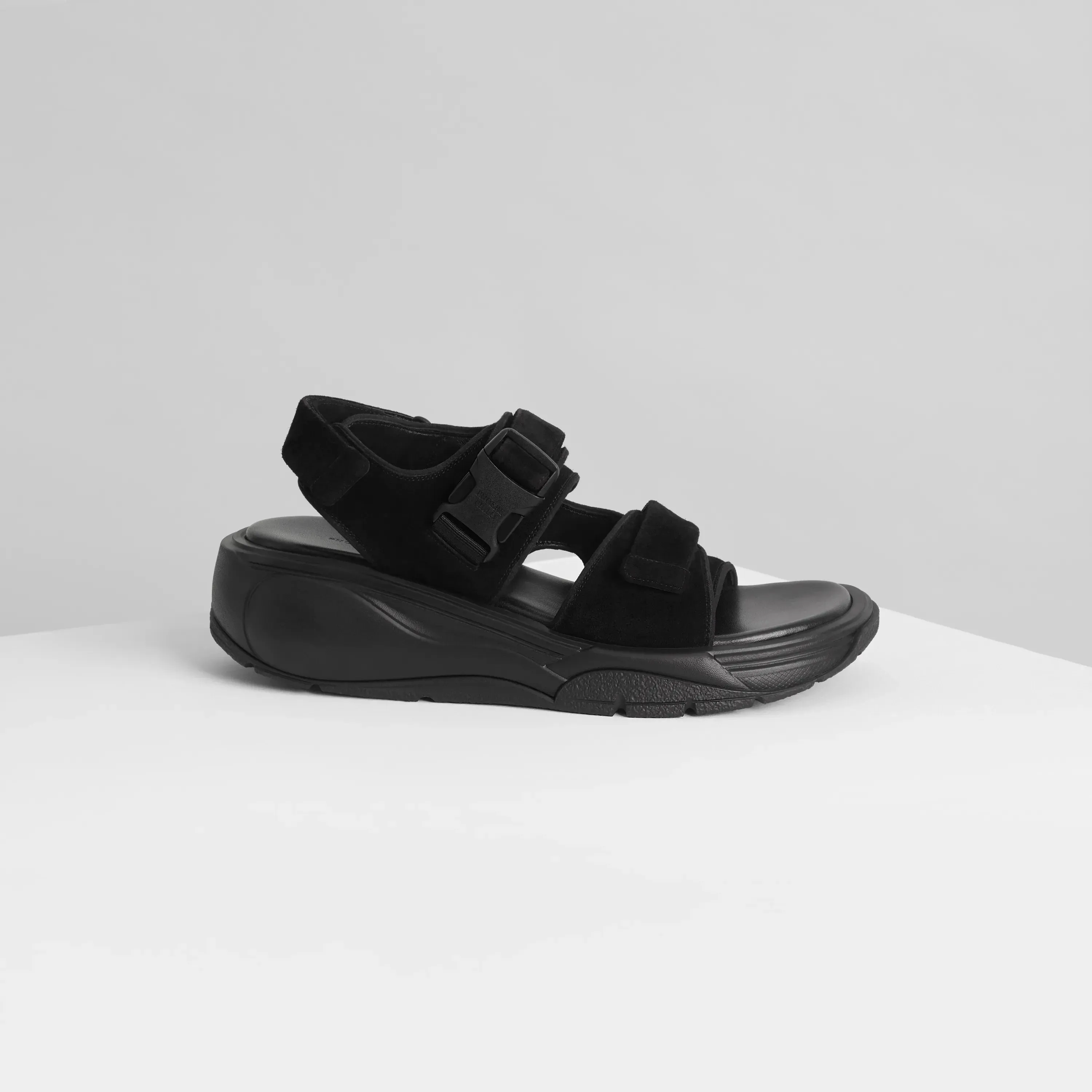 PACE RUNNER | black suede