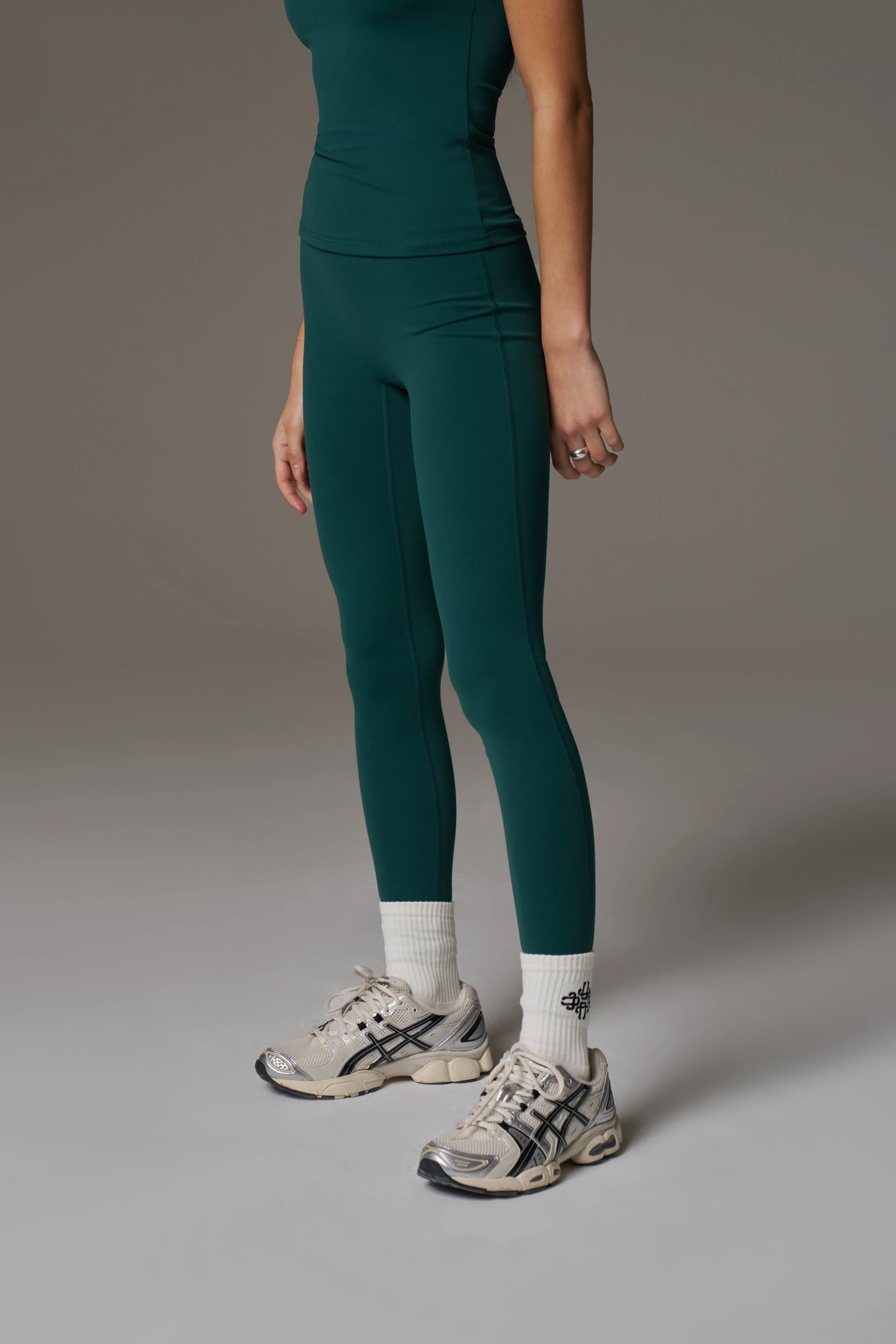 SCULPTING STRETCH EMBLEM LEGGINGS - FOREST GREEN