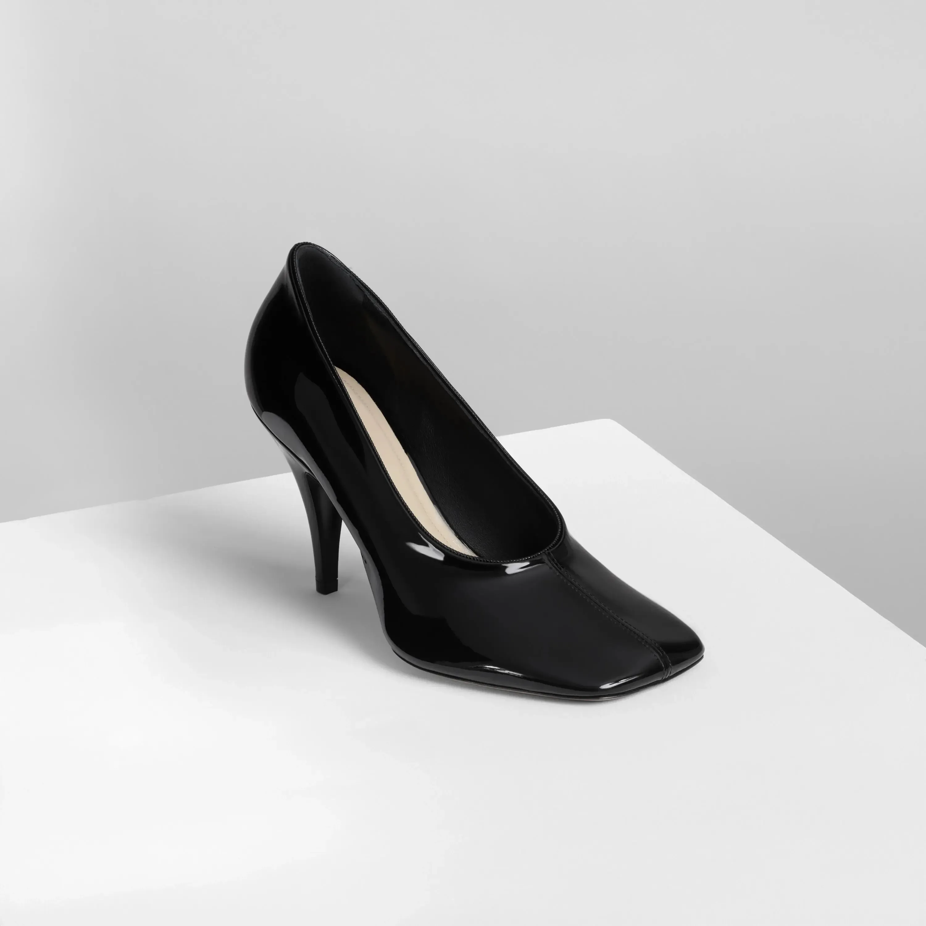 SOFT PUMP 90 | patent black leather