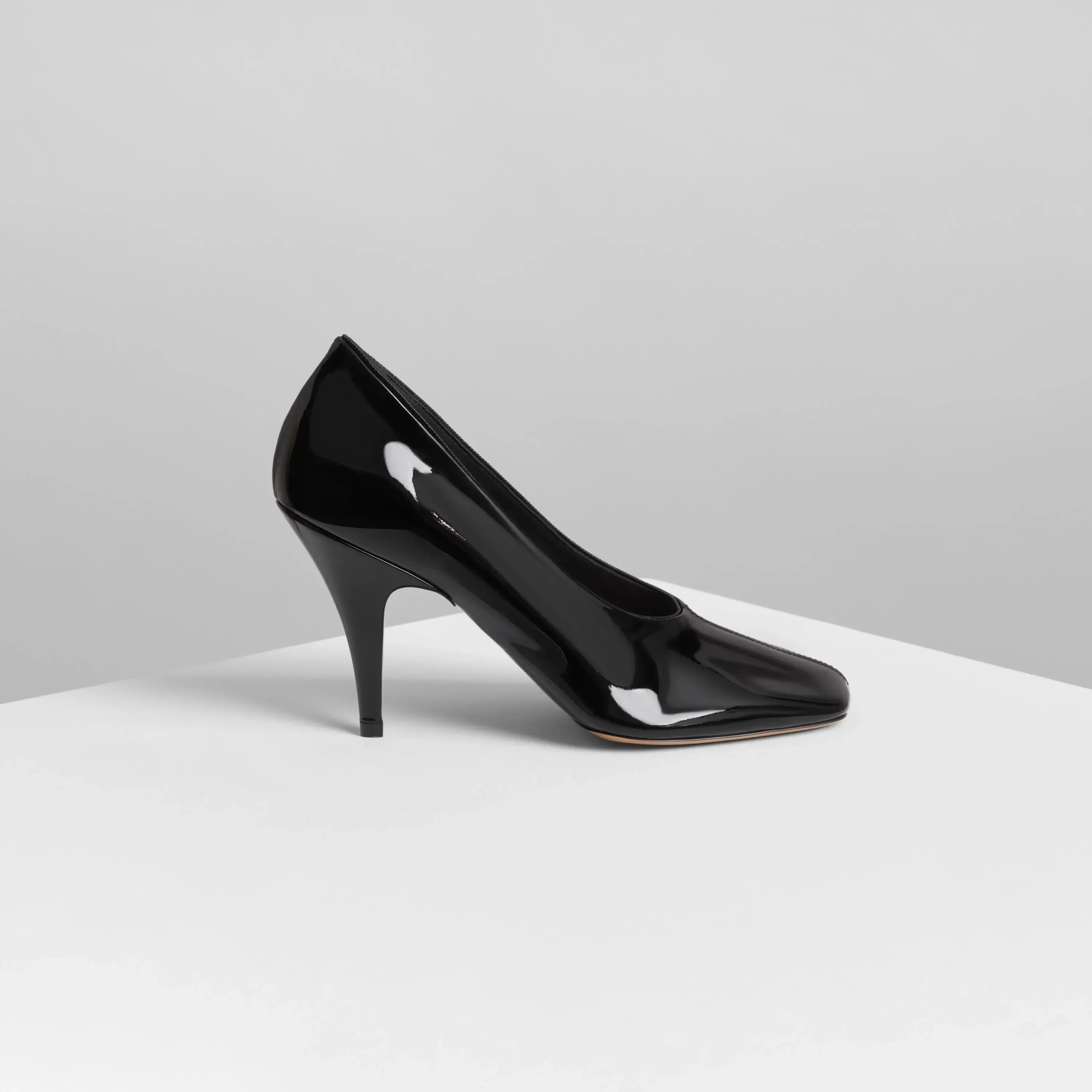 SOFT PUMP 90 | patent black leather