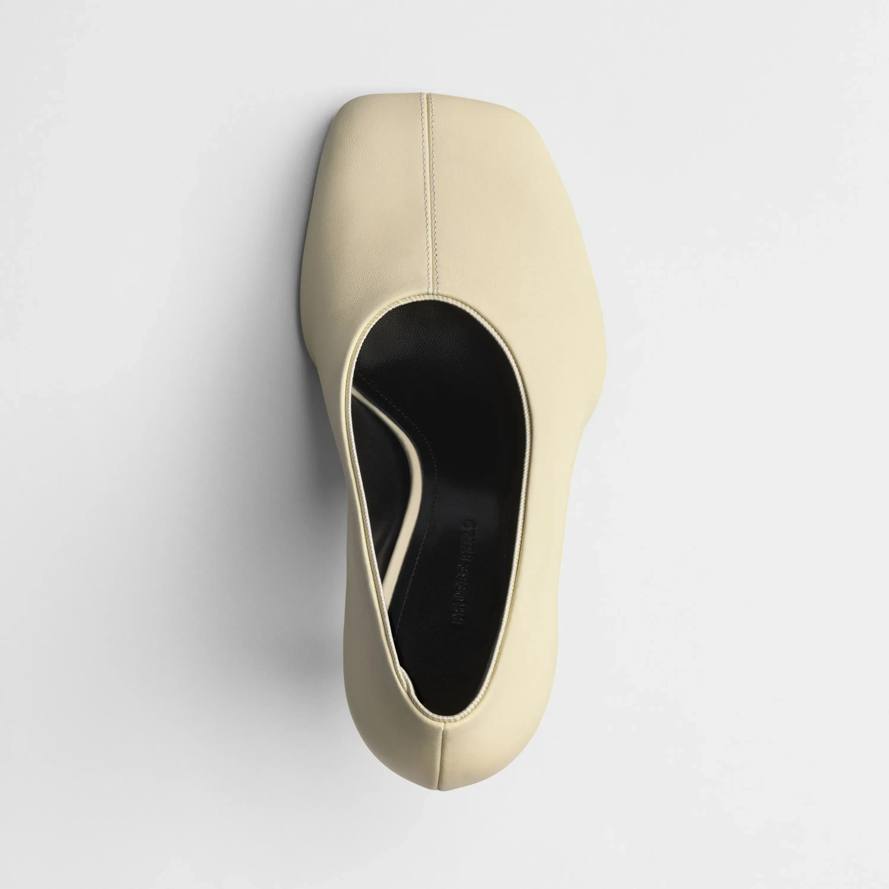 SOFT PUMP 90 | stucco leather