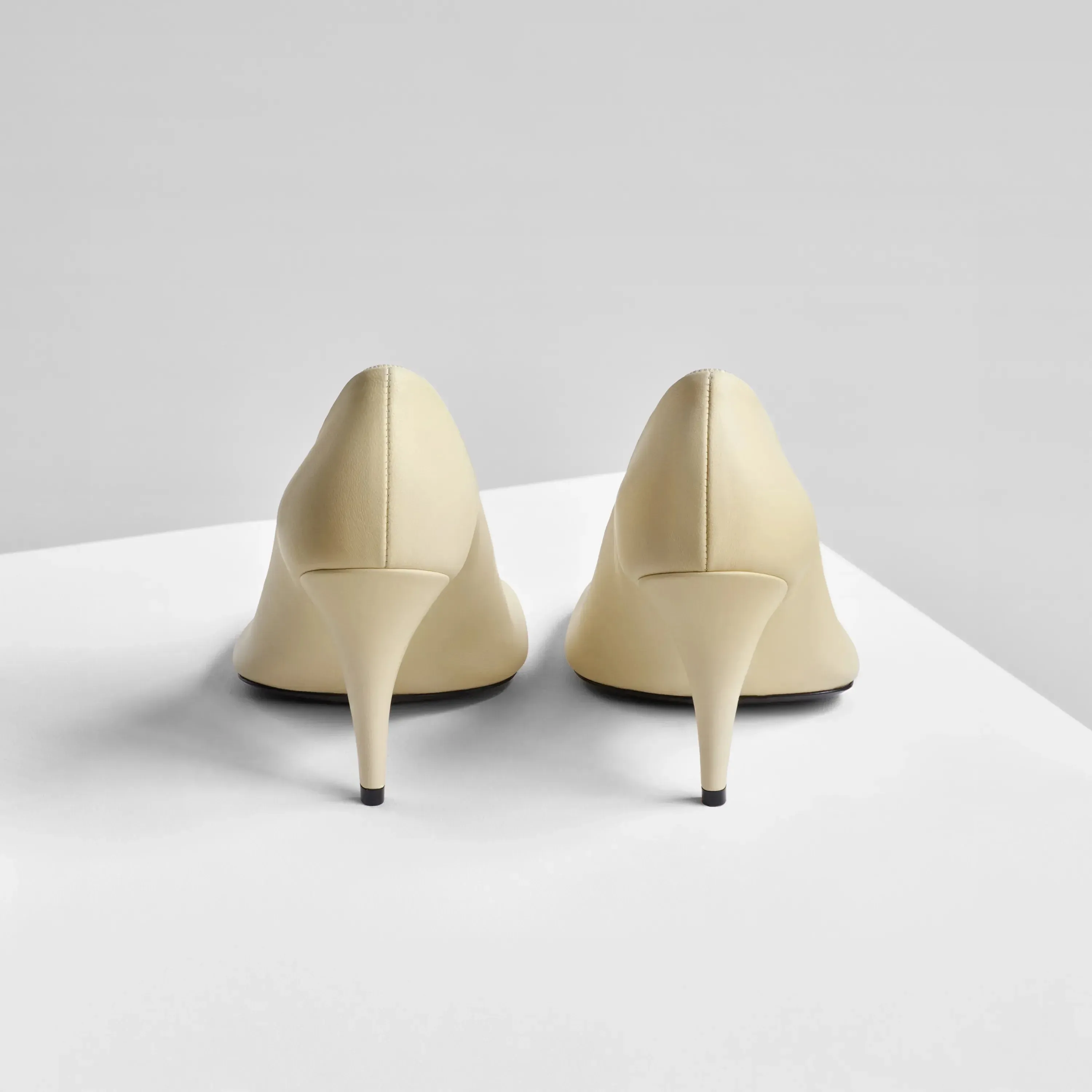 SOFT PUMP 90 | stucco leather